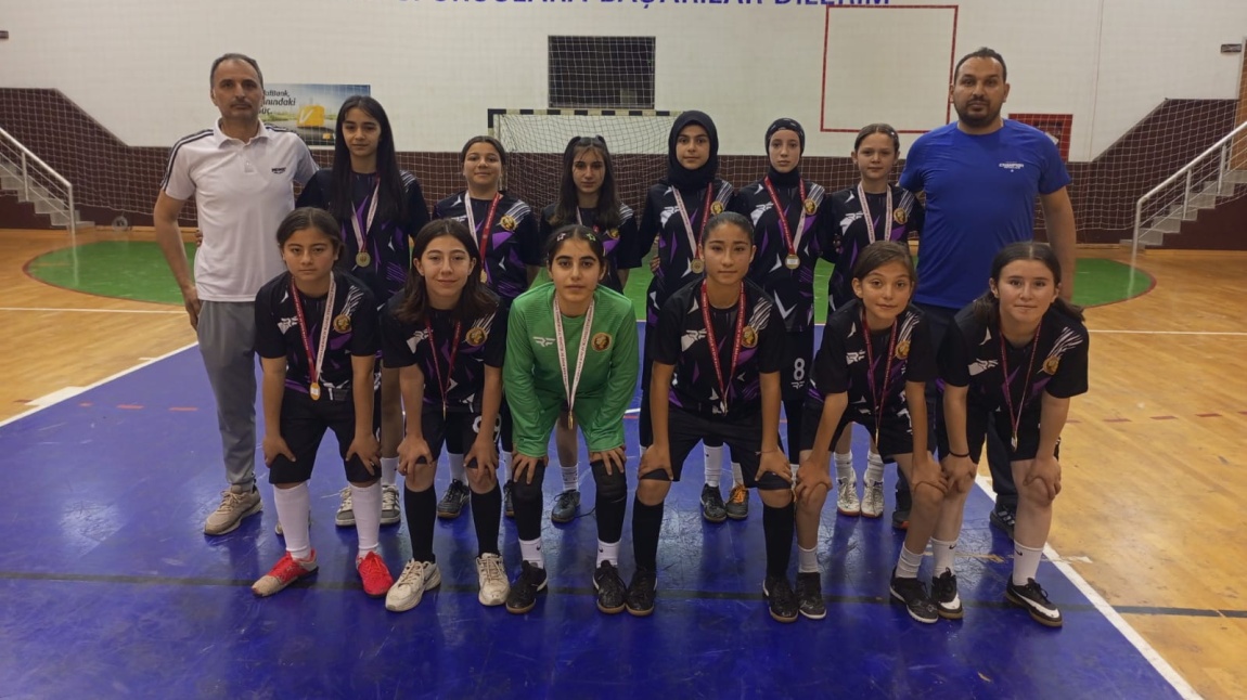 Okulumuz Yıldızlar Kız Futsalda Bölge Birincisi Oldu
